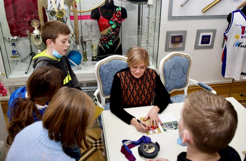 Луиза Носкова посетила Государственный музей спорта в Москве