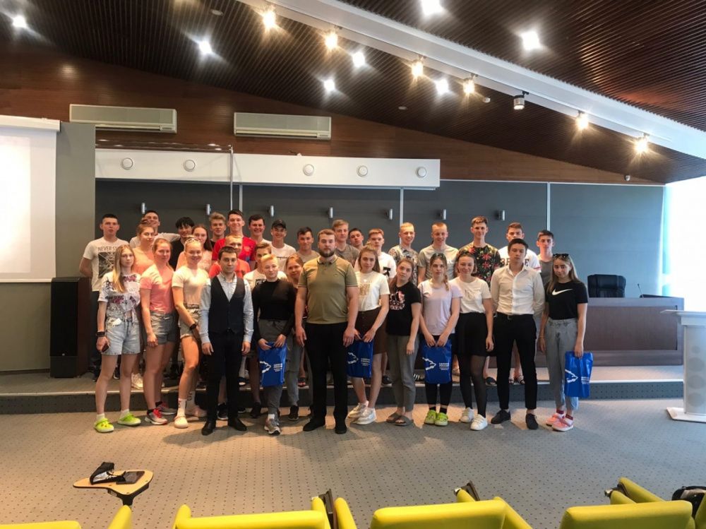 Воспитанники спортшколы Луизы Носковой приняли участие в "Уроке мужества"